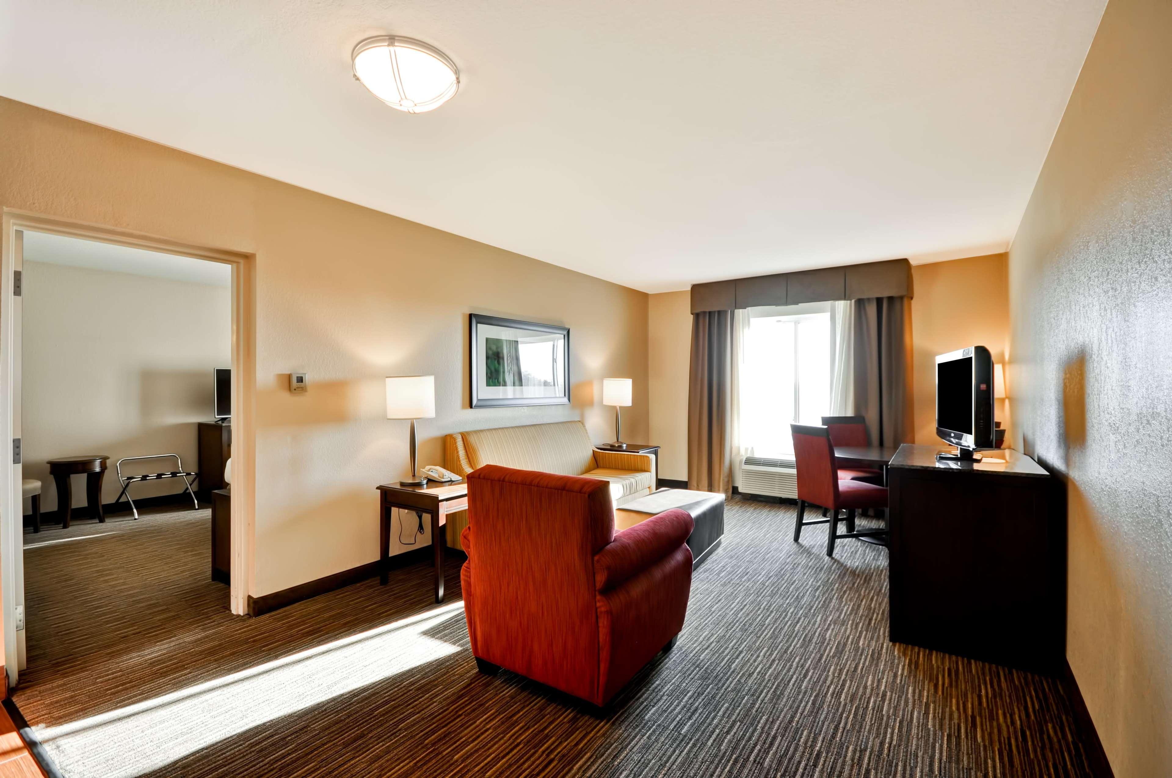 Hilton Garden Inn Tampa North Temple Terrace Eksteriør billede