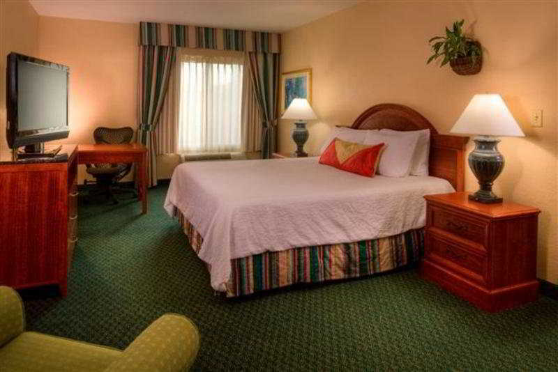 Hilton Garden Inn Tampa North Temple Terrace Eksteriør billede